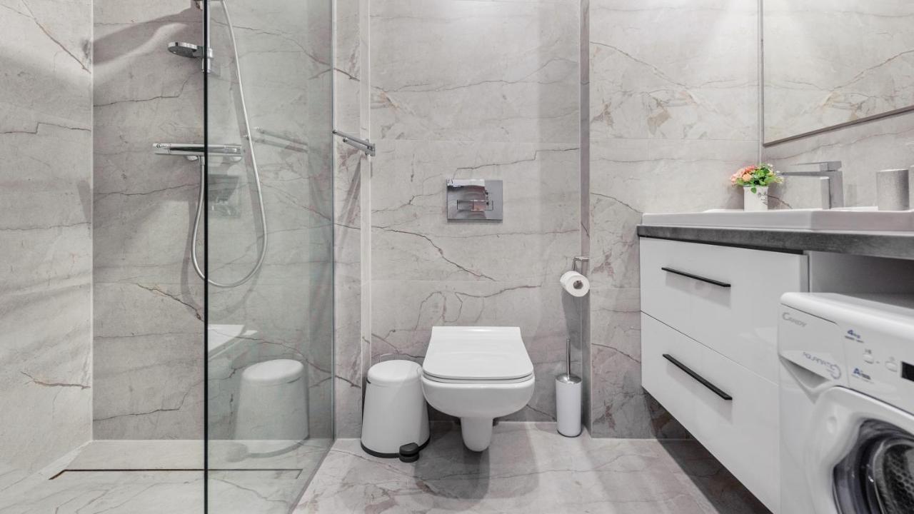 Apartament Blekitna Laguna Z Basenem - Ul Kasprowicza 20A - Holiday City Kołobrzeg Buitenkant foto