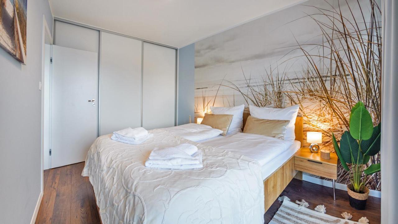 Apartament Blekitna Laguna Z Basenem - Ul Kasprowicza 20A - Holiday City Kołobrzeg Buitenkant foto